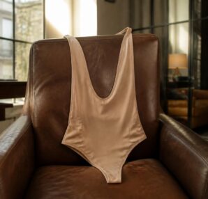 découvrez le body chair dos nu, l'alliance parfaite du confort et de la séduction, pour sublimer vos tenues les plus audacieuses en toute confiance.