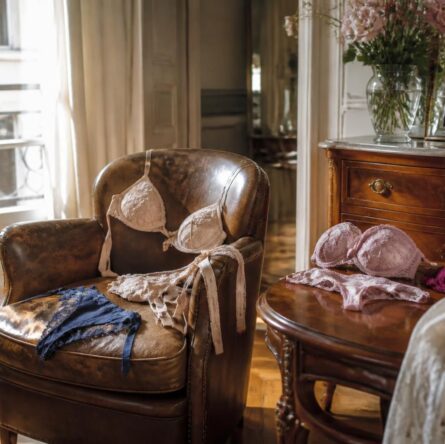 découvrez comment choisir la couleur de lingerie idéale pour mettre en valeur votre peau et exprimer vos envies avec élégance et confiance.